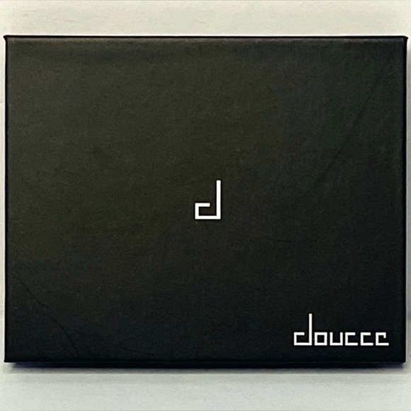 $20 MAKE UP PALLETS - Picture 7 of 10